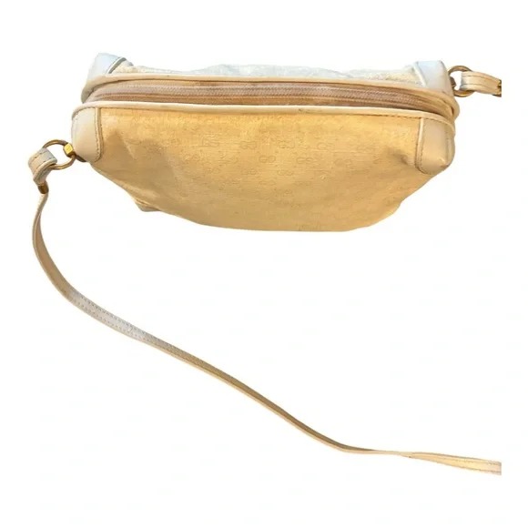 Authenticated Off White Crossbody GG Supreme Canvas Gucci Bag - Picture 4 of 16